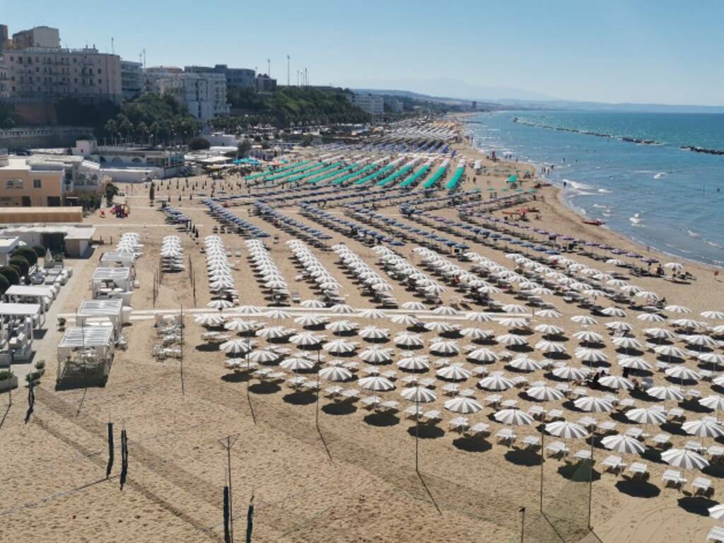 Spiagge: bene comune o pertinenza privata?